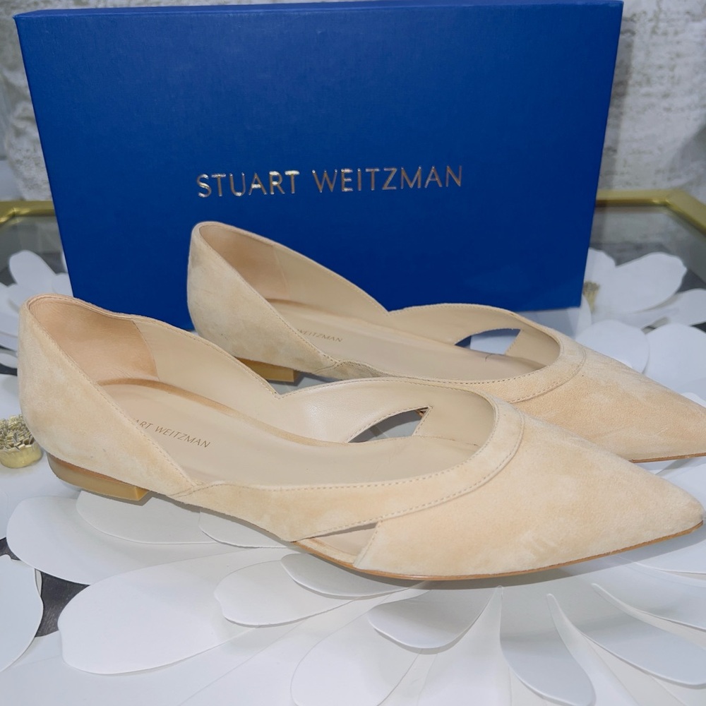 STUART WEITZMAN: Suede Cream Avenue Flats: Size 9
